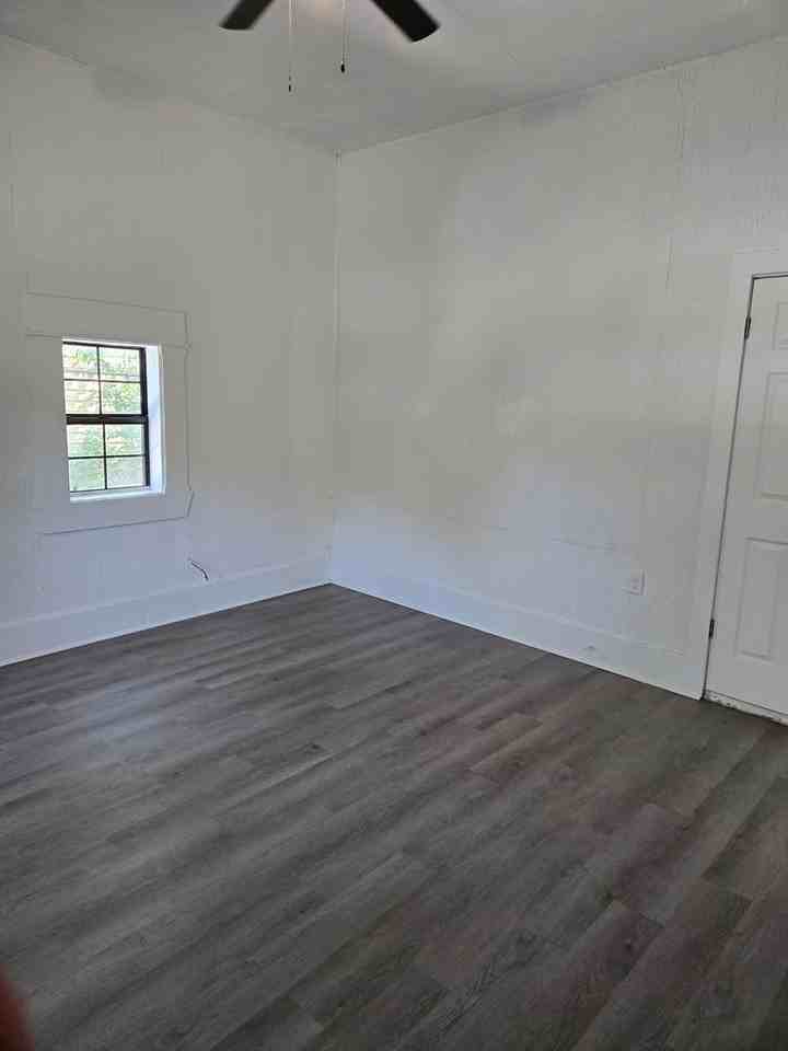 1882 N Jefferson Ave - Photo 4 of 18