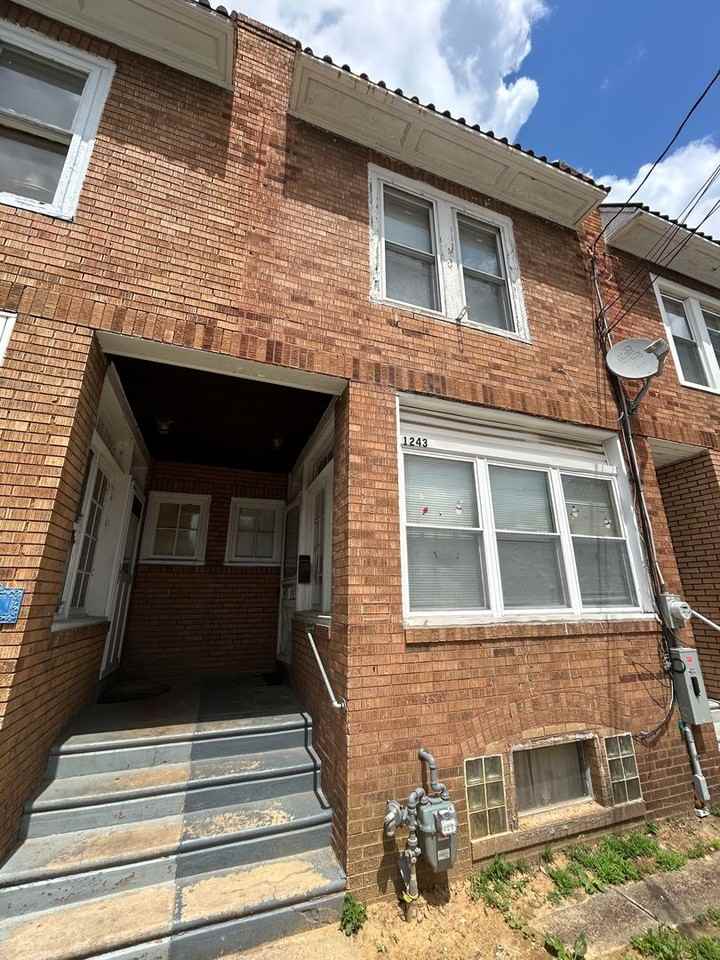 1243 Dayton St - Photo 2 of 35