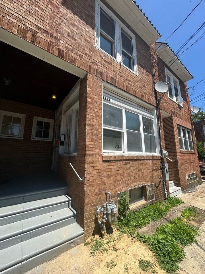 1243 Dayton St - Photo 4 of 35