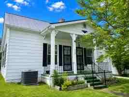 featured image of 132 Nichols St