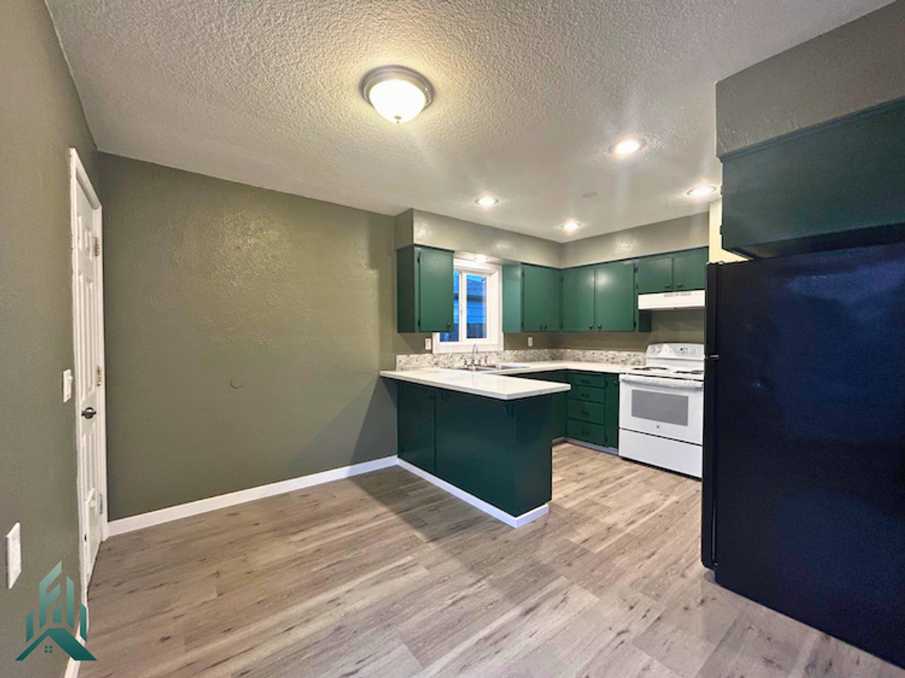 2503 8th Ave Se - Photo 5 of 16