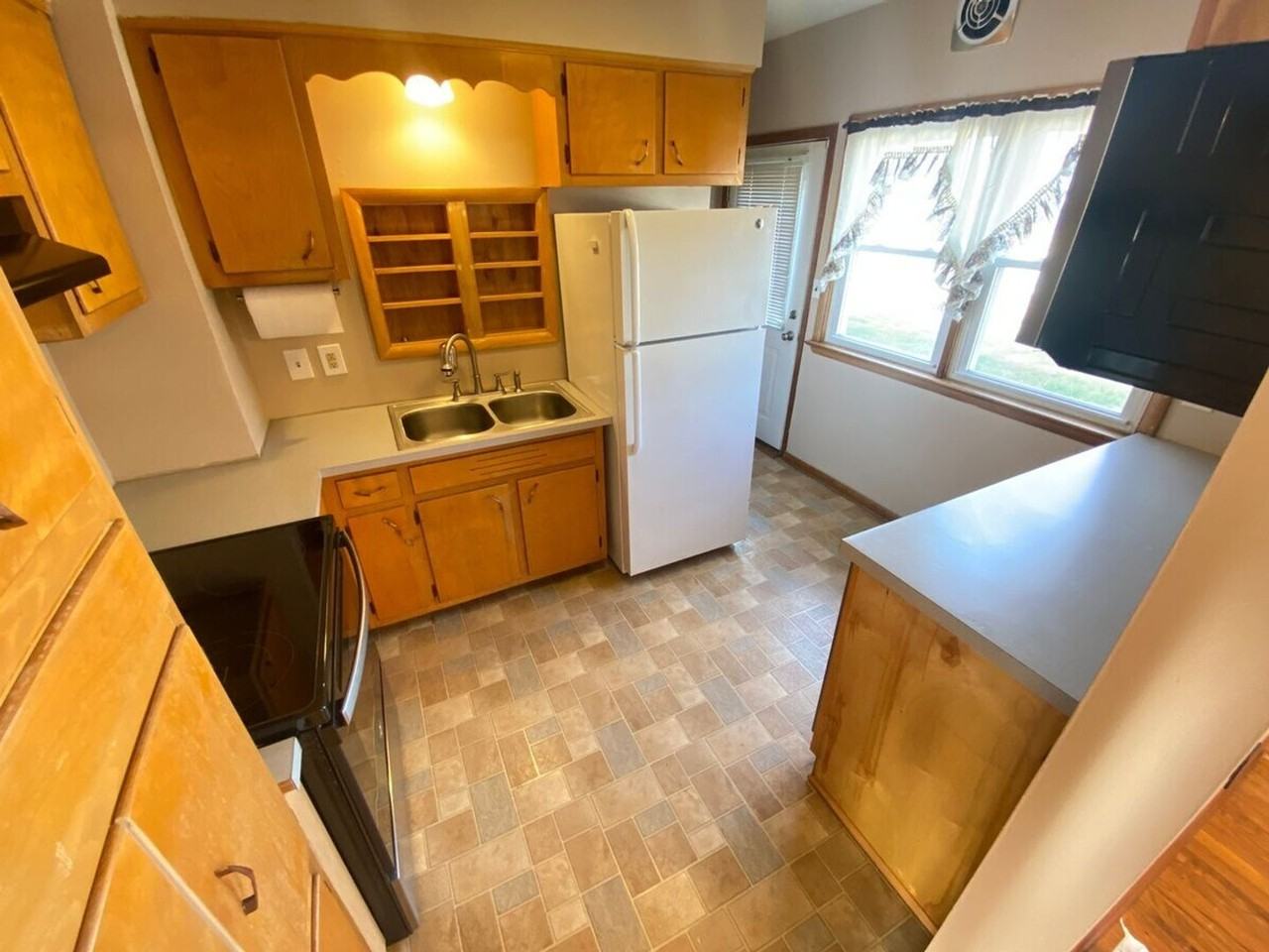 57 Old York Rd - Photo 6 of 32