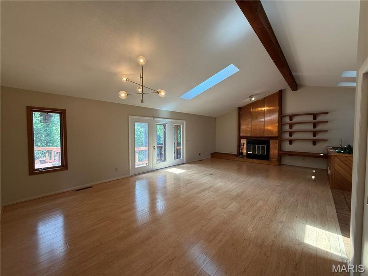 14895 Conway Rd - Photo 4 of 47