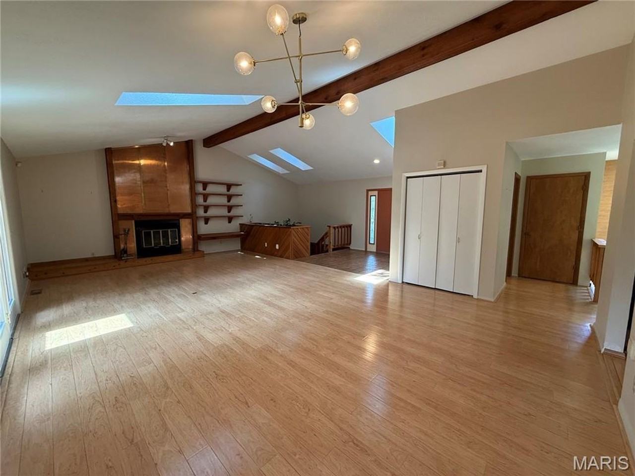 14895 Conway Rd - Photo 5 of 47