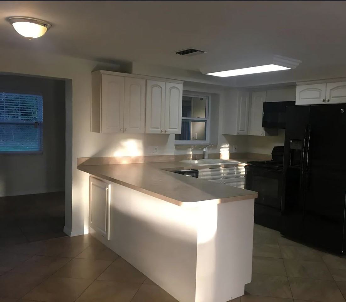 3422 Peterborough St - Photo 3 of 11