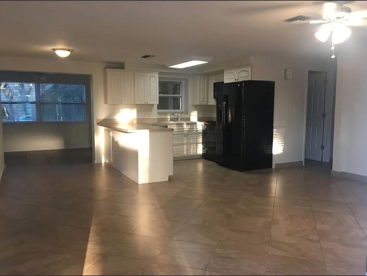 3422 Peterborough St - Photo 4 of 11