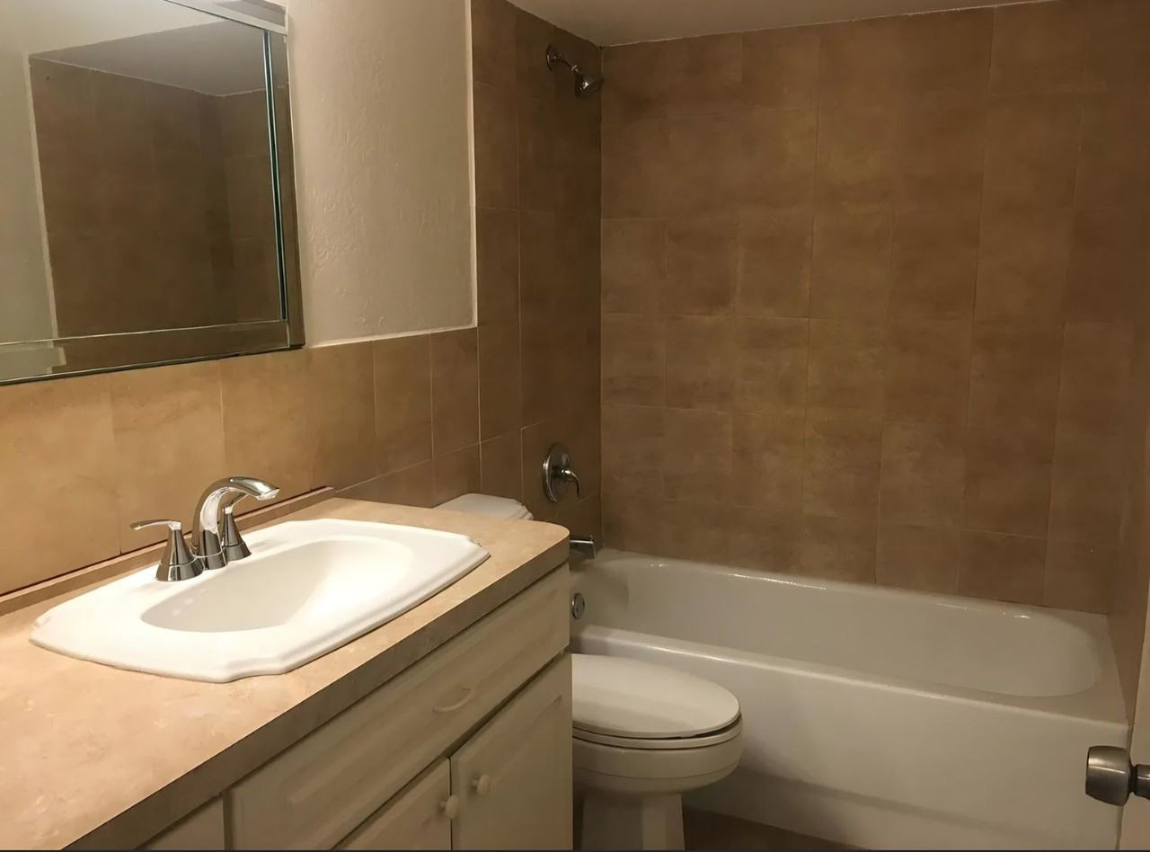 3422 Peterborough St - Photo 7 of 11