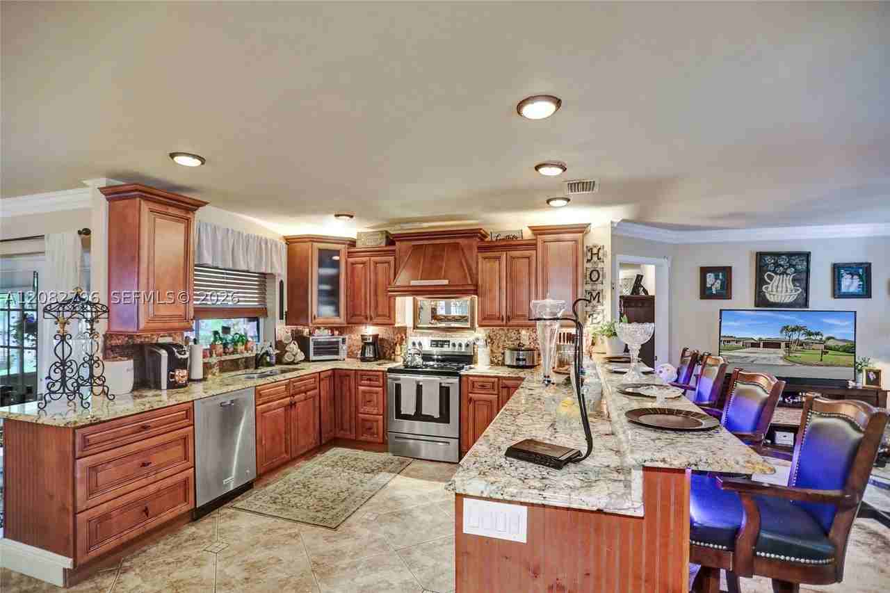 11525 Sw 54th St - Photo 4 of 23