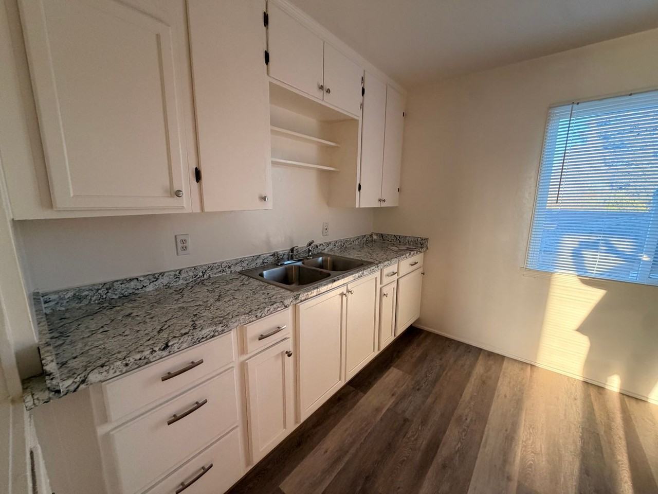 516 N Elizabeth St #A - Photo 2 of 9