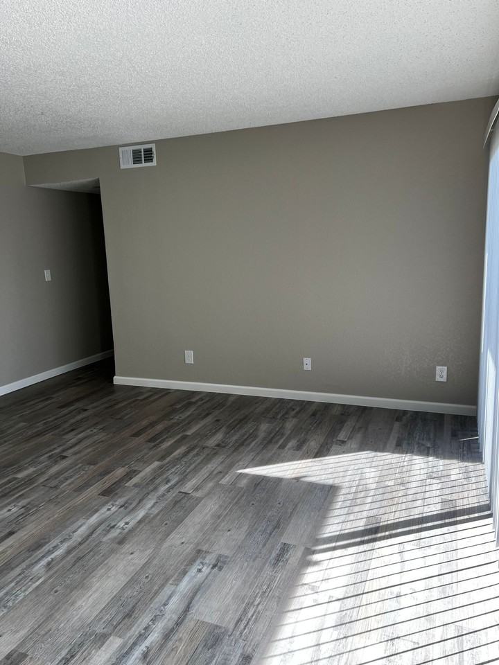 Meadowbrook Apartments - Photo 4 of 12