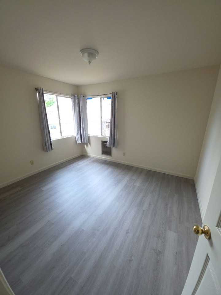 535 Esplanade St - Photo 6 of 8