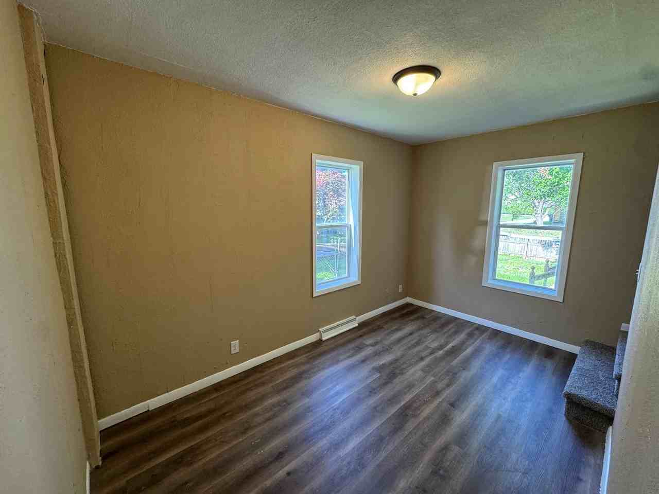 1909 10th St - Photo 3 of 16