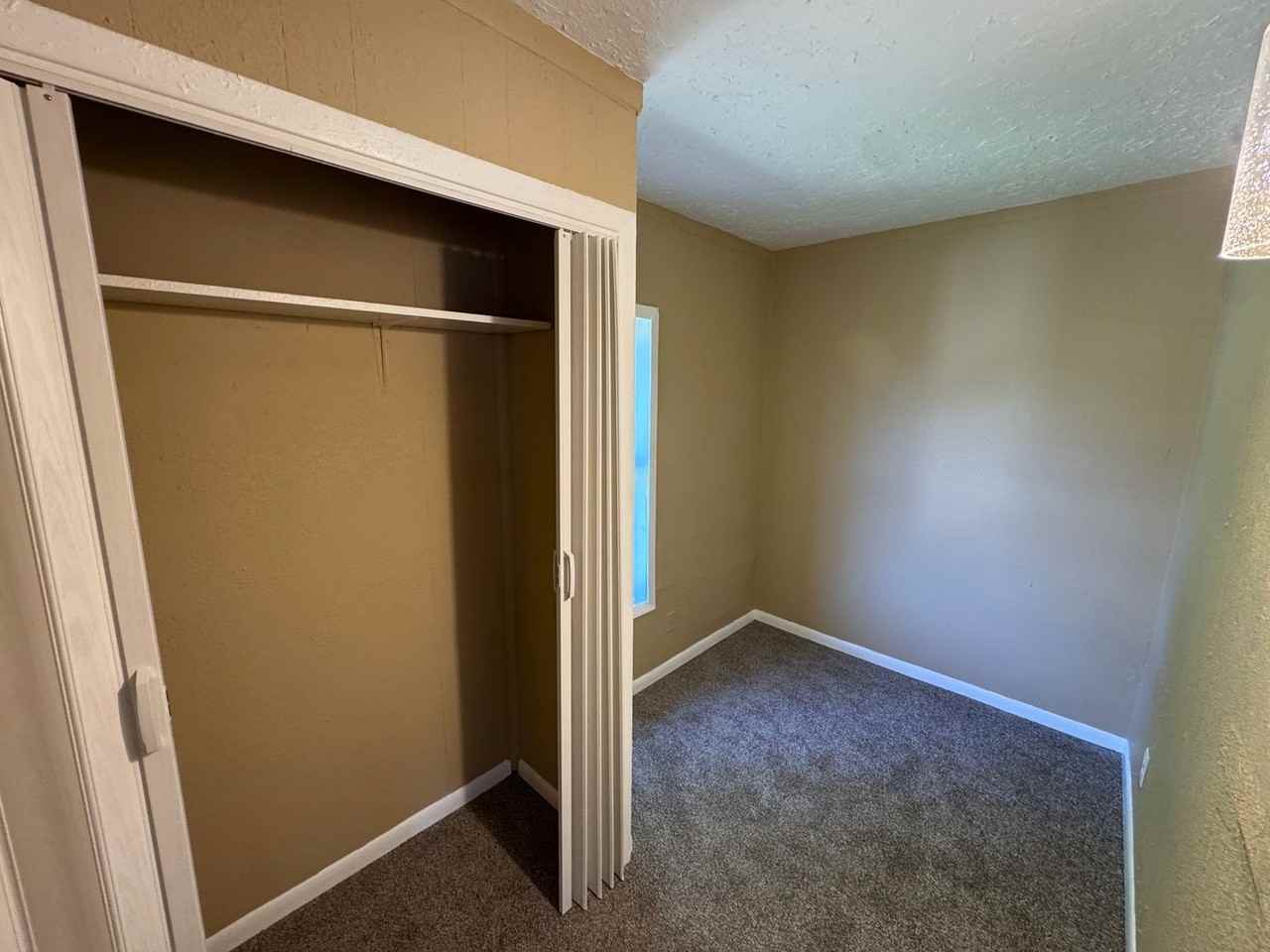 1909 10th St - Photo 4 of 16