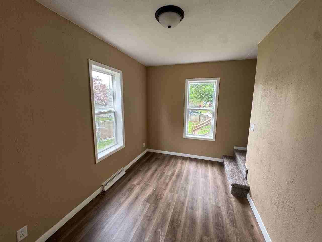 1909 10th St - Photo 5 of 16