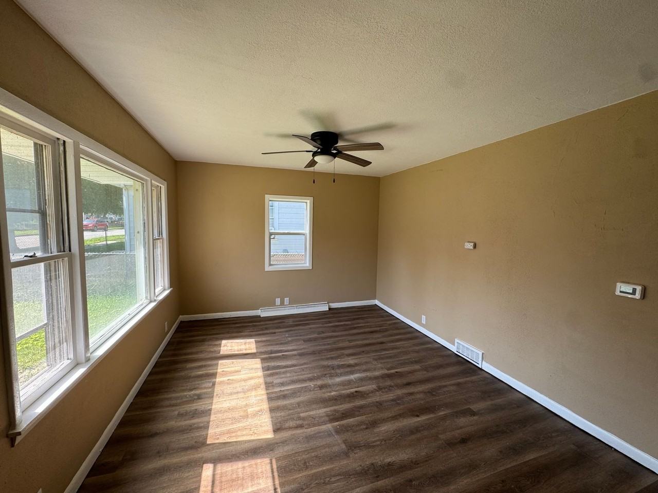 1909 10th St - Photo 6 of 16