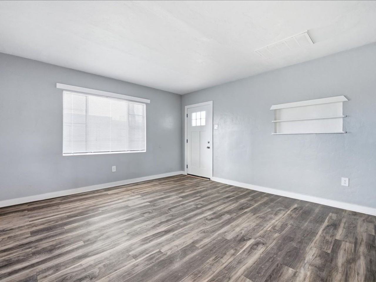 2126 N Forgeus Ave #A - Photo 5 of 19