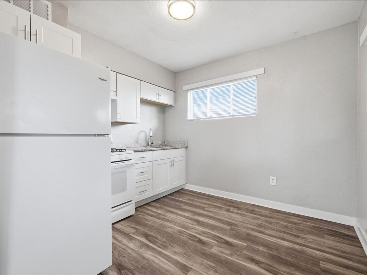 2126 N Forgeus Ave #A - Photo 7 of 19
