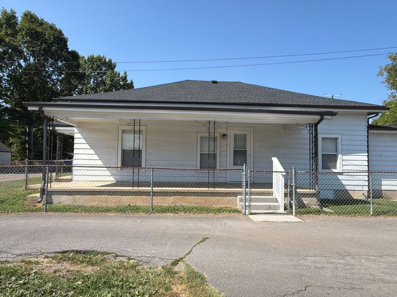2515 Cedar Ln - Photo 2 of 24