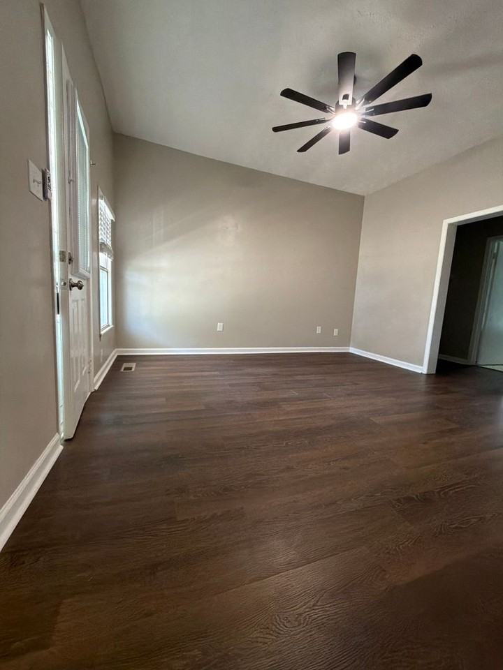 2515 Cedar Ln - Photo 3 of 24