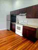 featured image of 1033 W Hamilton St