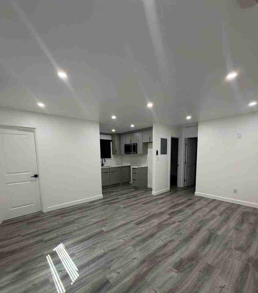 15327 1/2 S Butler Ave - Photo 4 of 13