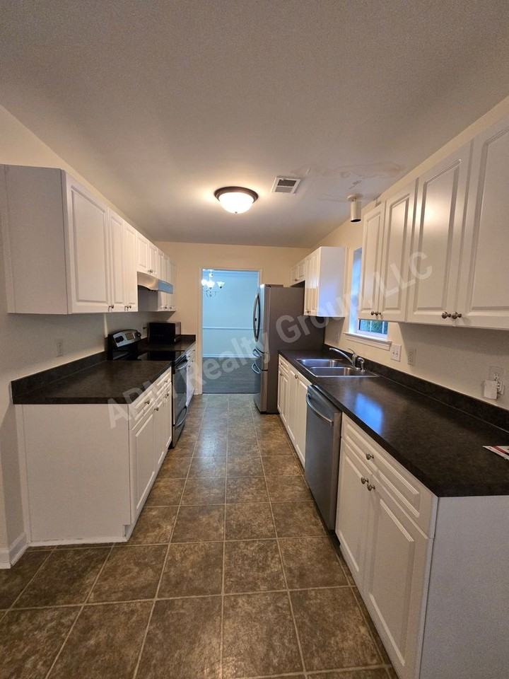 212 Jasmine Place Dr - Photo 4 of 26
