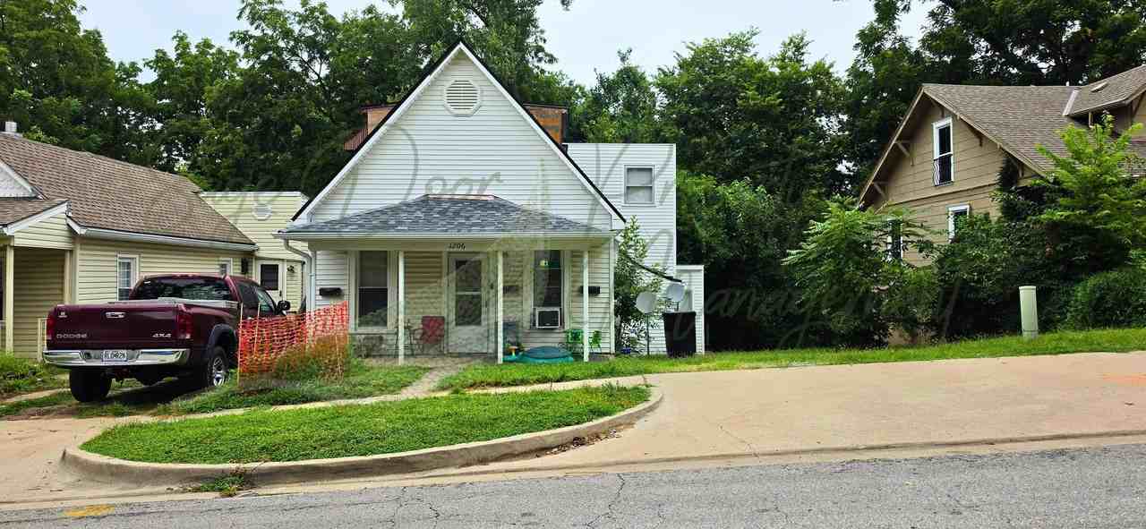1206 W Maple Ave - Photo 2 of 20