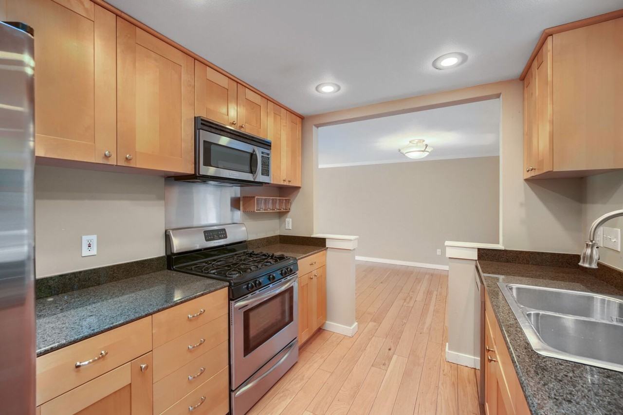 16915 Ne 22nd Pl - Photo 3 of 26