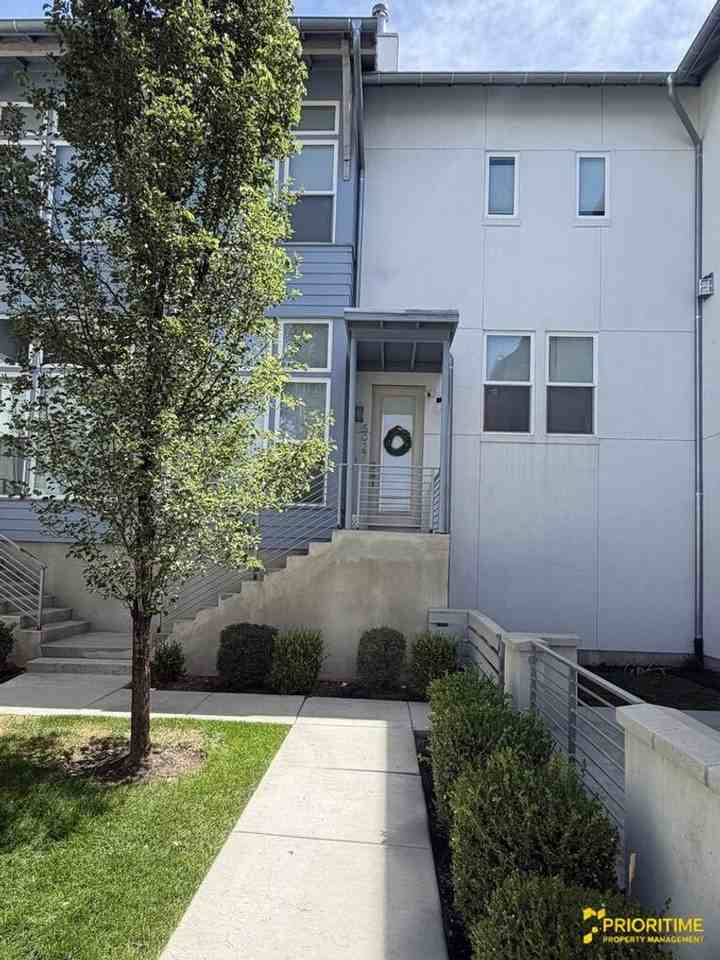 5027 W Daybreak Pkwy - Photo 3 of 24
