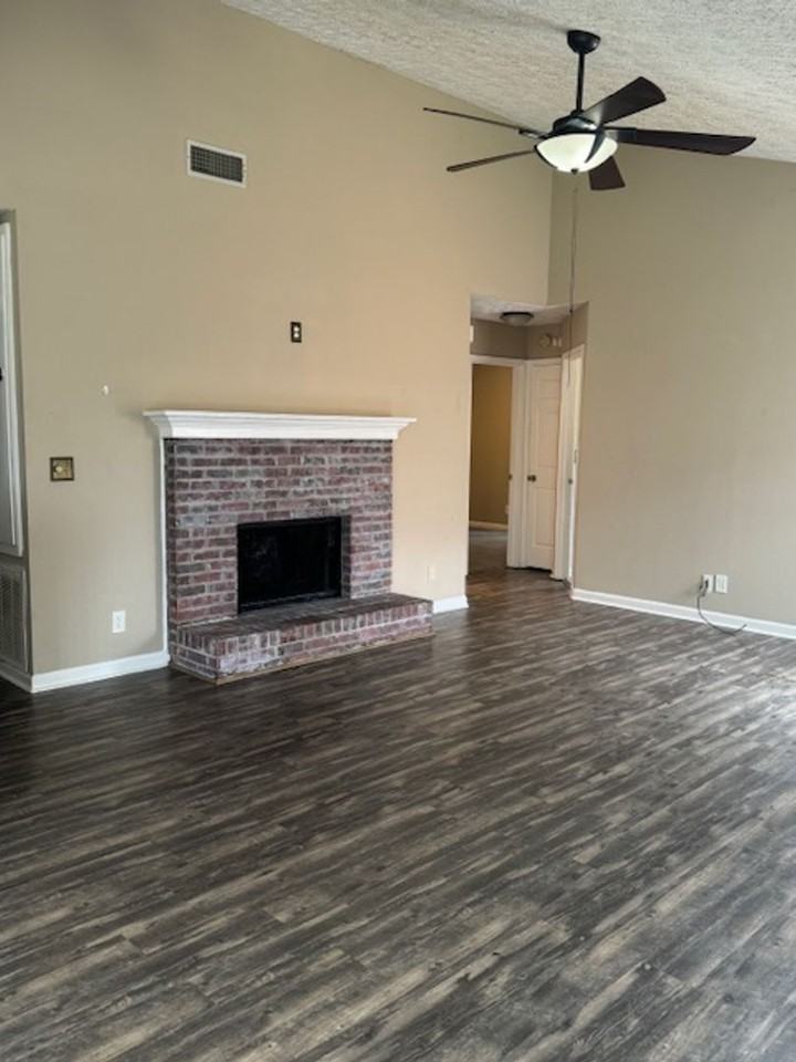 240 Hambleton Rd - Photo 3 of 11