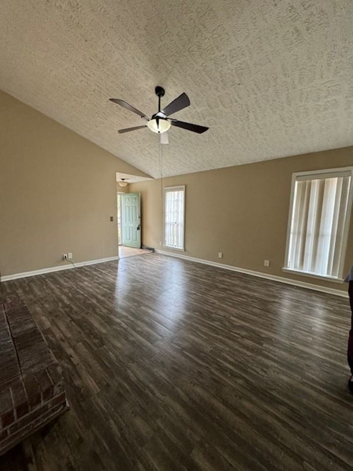 240 Hambleton Rd - Photo 5 of 11