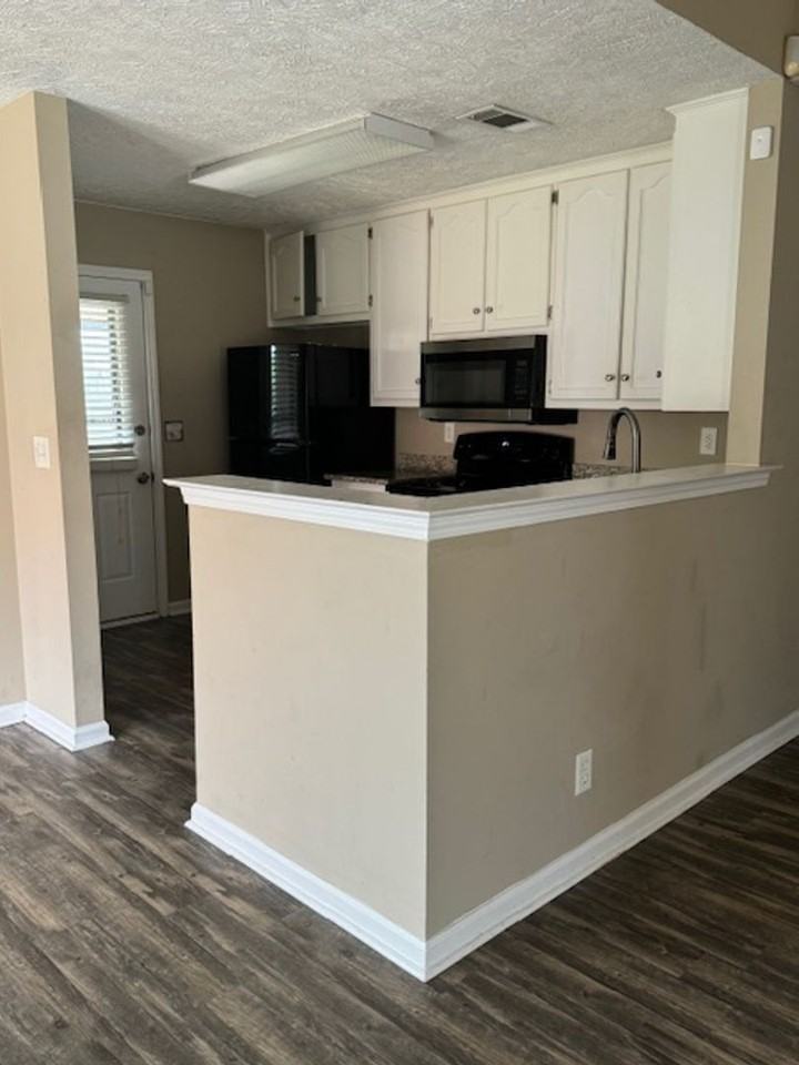 240 Hambleton Rd - Photo 6 of 11