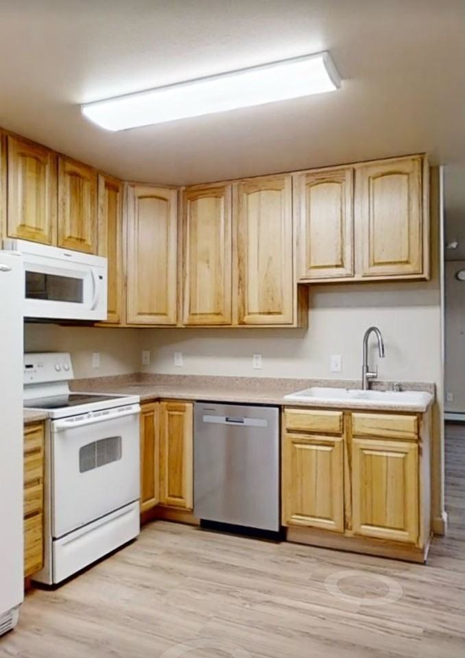 1447 Joyce Dr - Photo 2 of 15