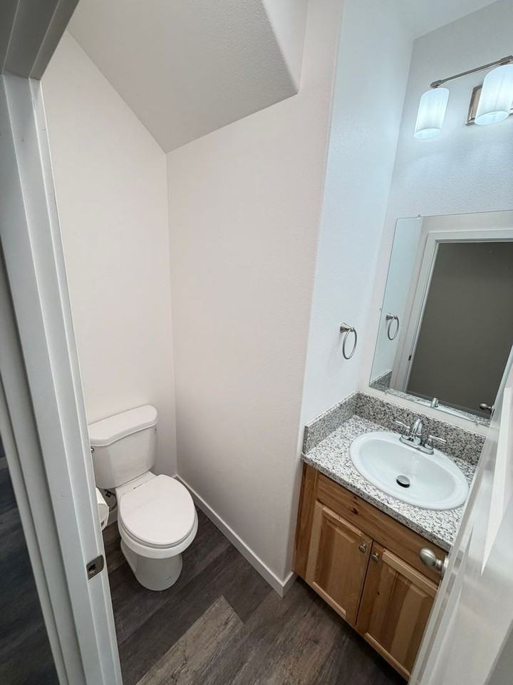 441 Denver St Se - Photo 7 of 35