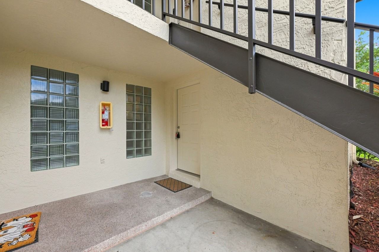 3301 Crystal Ct E #D - Photo 4 of 40