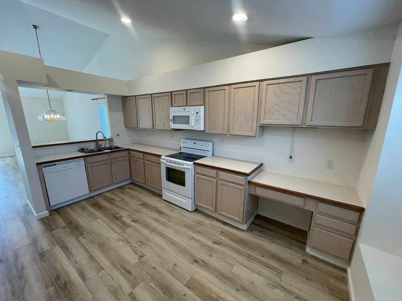 3460 Bexley Dr - Photo 5 of 16
