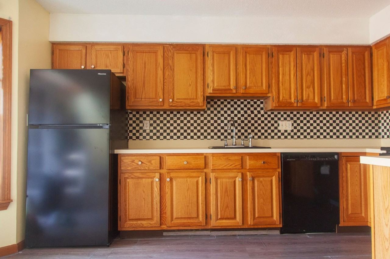 380 Hitchcock Rd - Photo 3 of 23