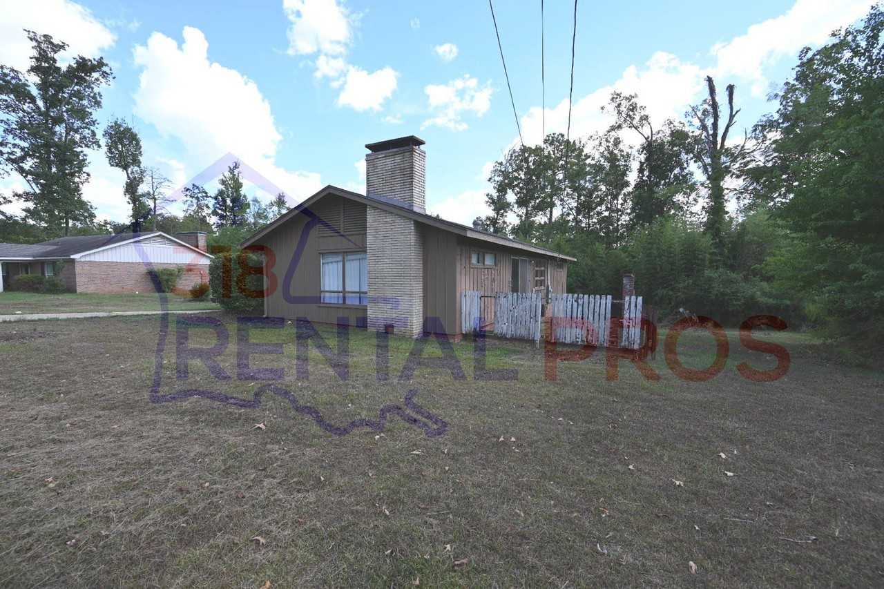 1707 Lind Dr - Photo 2 of 27