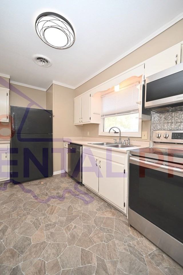 1707 Lind Dr - Photo 4 of 27