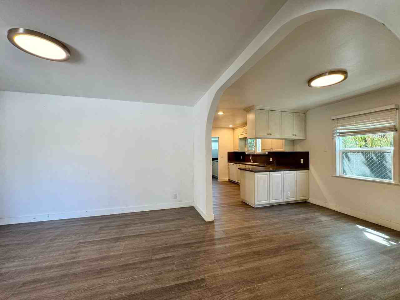 3052 Burton Ave - Photo 4 of 16