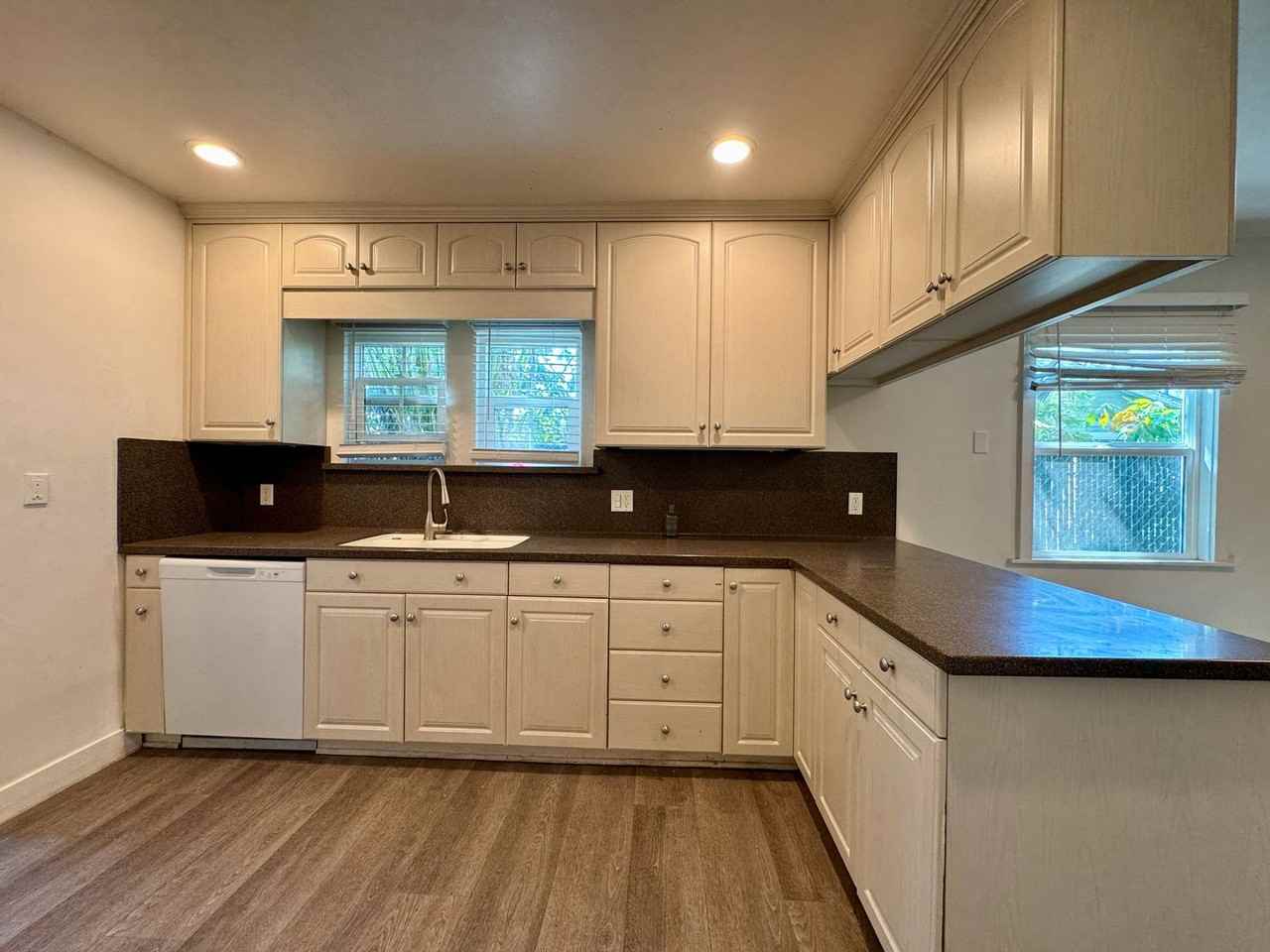 3052 Burton Ave - Photo 6 of 16