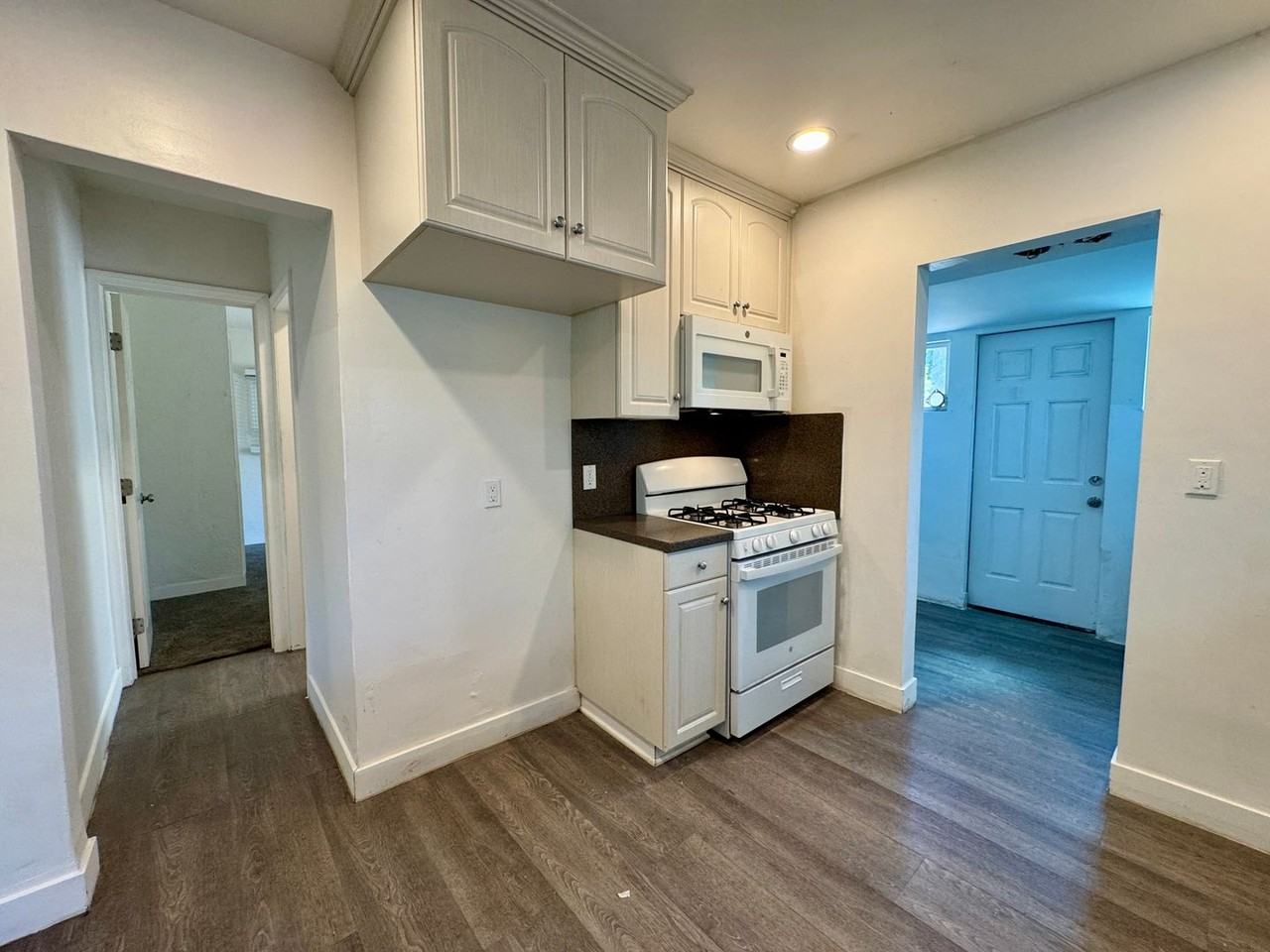3052 Burton Ave - Photo 7 of 16