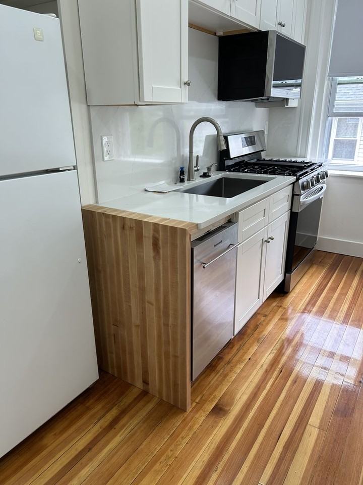 238A S Huntington Ave - Photo 4 of 10