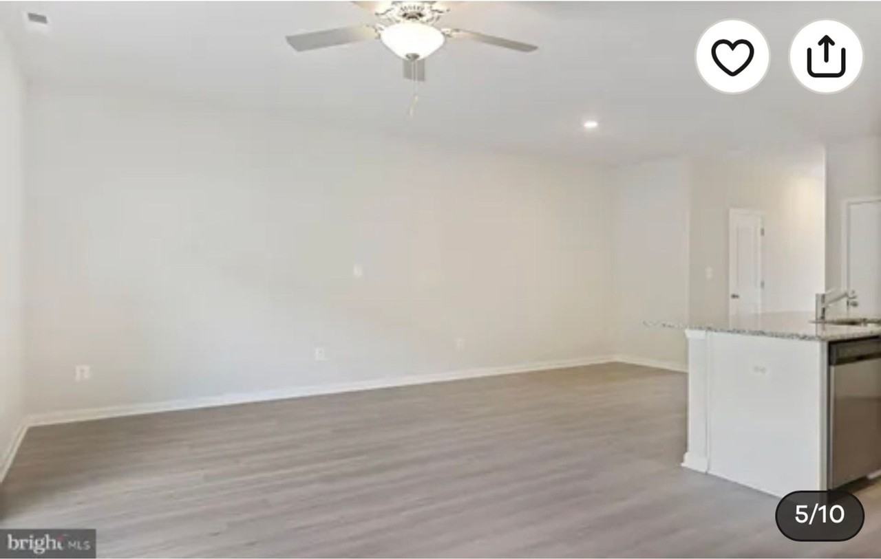 28 Cranston Ct - Photo 4 of 19