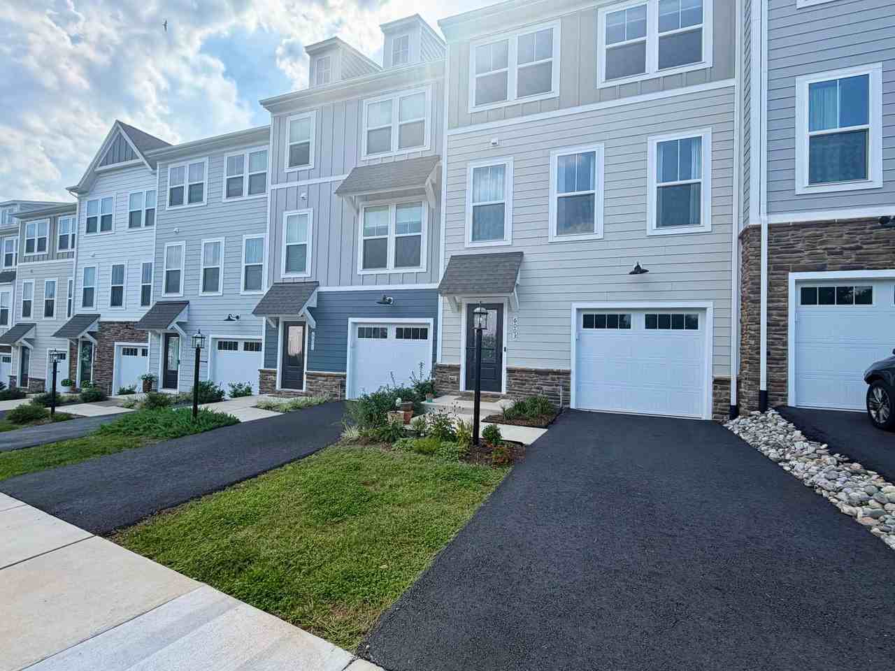 6003 Mccomb St - Photo 2 of 39