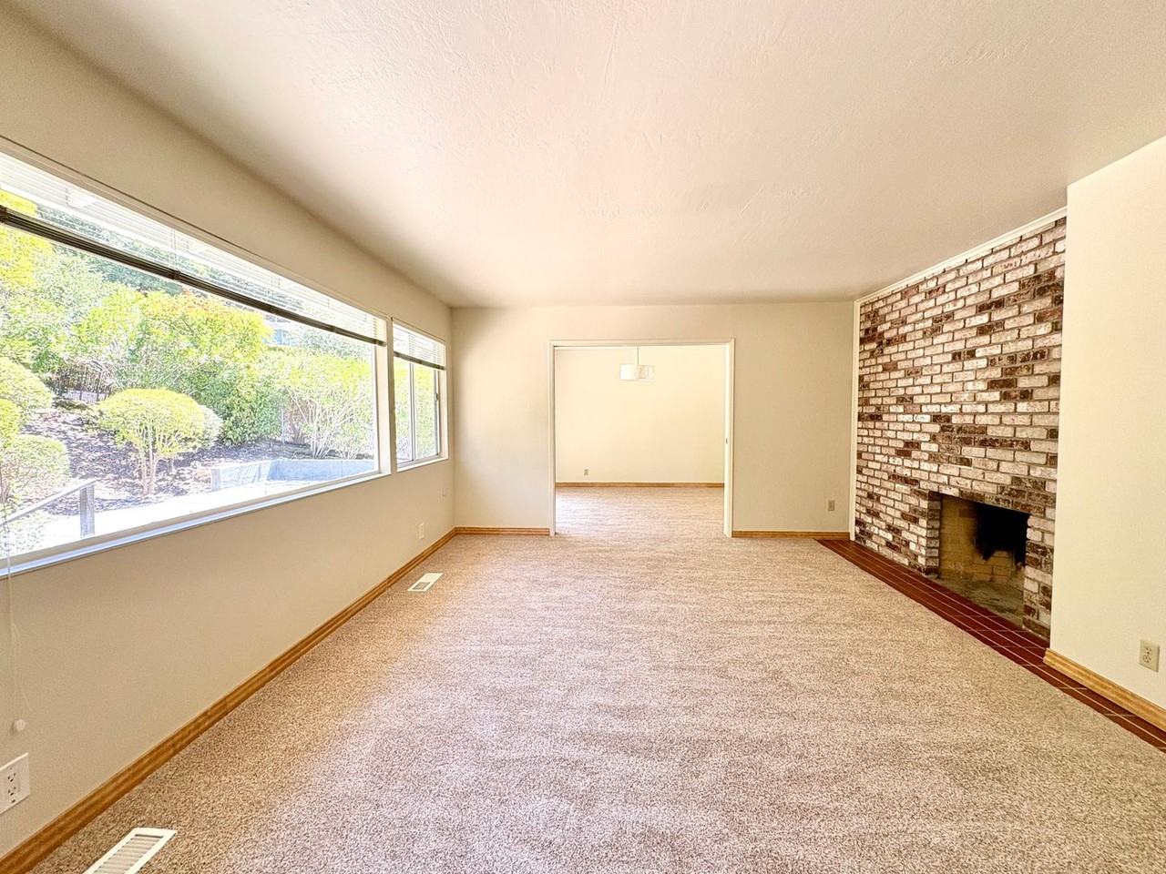 1732 Las Gallinas Ave - Photo 3 of 27