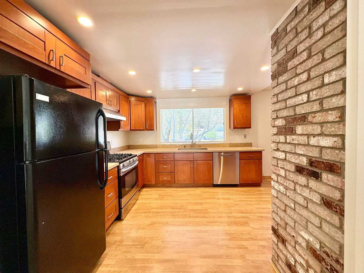 1732 Las Gallinas Ave - Photo 5 of 27