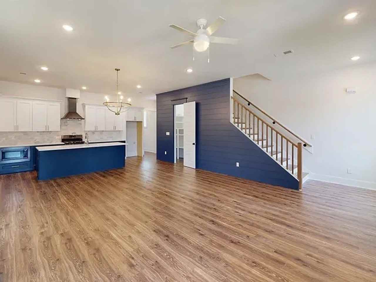 234 Mccowat St - Photo 4 of 13