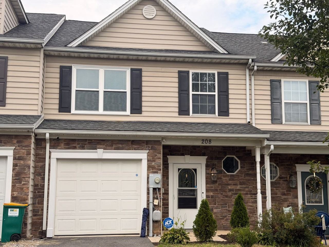 208 Whitley Dr - Photo 2 of 21
