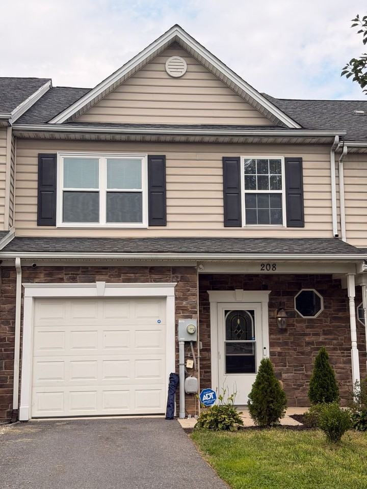 208 Whitley Dr - Photo 3 of 21